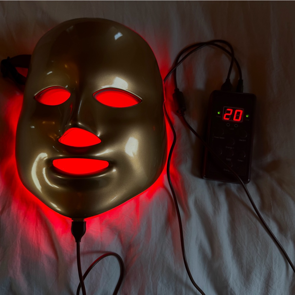 MZ Skin LED Face Mask with Controller - Picture 9 of 10